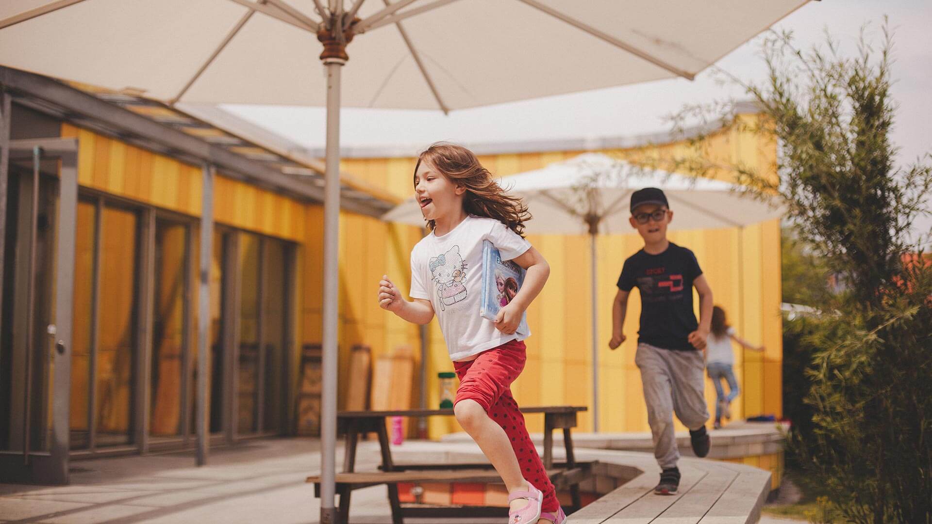 servusKids Kindergarten Neubiberg am Marktplatz Spielende Kinder